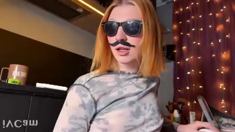 Snapshot of vynila chatting on 18, 6, 2026 ILONA A week goal new laptop online show from 18, 6, 2026