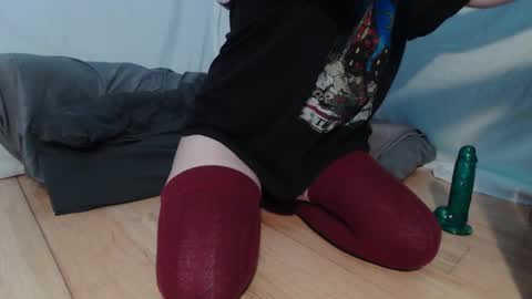 Snapshot of wacky_weirdo chatting on 1, 10, 2025 Rose online show from 1, 10, 2025