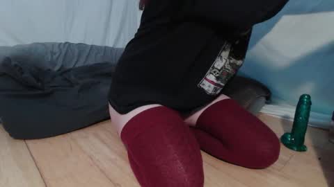 Snapshot of wacky_weirdo chatting on 27, 10, 2025 Rose online show from 27, 10, 2025