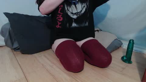 Snapshot of wacky_weirdo chatting on 30, 10, 2025 Rose online show from 30, 10, 2025