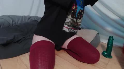 Snapshot of wacky_weirdo chatting on 12, 11, 2025 Rose online show from 12, 11, 2025