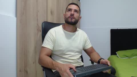 WALTER BROWN  online show from 26, 11, 2025