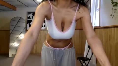 Snapshot of wanderlustgaal chatting on 4, 2, 2026 wanderlustgaal online show from 4, 2, 2026