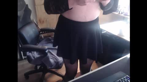 Snapshot of watchmehnnng chatting on 22, 10, 2025 Nicki Rogers online show from 22, 10, 2025