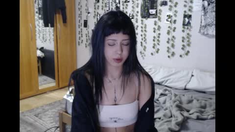 Snapshot of wavy_nights chatting on 17, 4, 2026 Mina online show from 17, 4, 2026