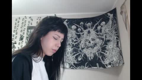 Snapshot of wavy_nights chatting on 29, 4, 2026 Mina online show from 29, 4, 2026
