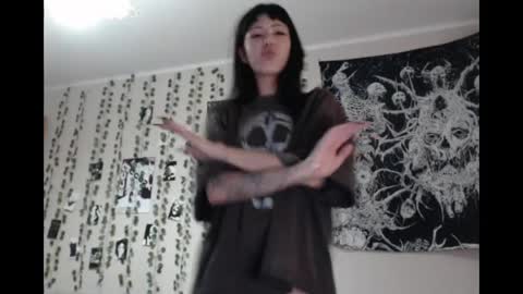 Snapshot of wavy_nights chatting on 9, 5, 2026 Mina online show from 9, 5, 2026