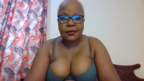Snapshot of weaverbird25 chatting on 6, 3, 2026 weaverbird25 online show from 6, 3, 2026