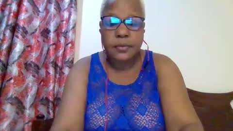 Snapshot of weaverbird25 chatting on 28, 3, 2026 weaverbird25 online show from 28, 3, 2026