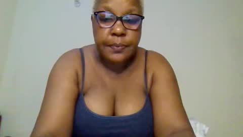 Snapshot of weaverbird25 chatting on 15, 4, 2026 weaverbird25 online show from 15, 4, 2026