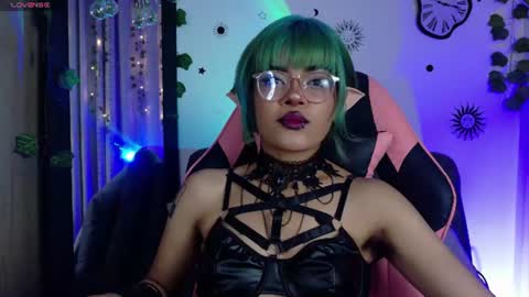 Snapshot of weed420moni chatting on 17, 6, 2026 weed420moni online show from 17, 6, 2026