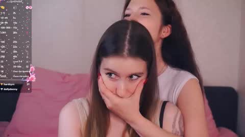 Nora online show from 5, 11, 2025