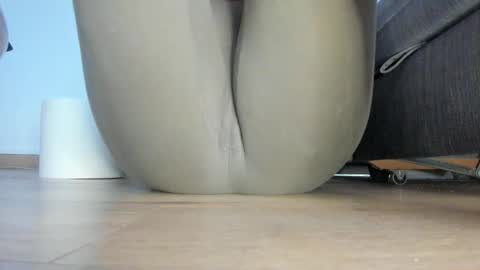 wet_pants2022 online show from 15, 4, 2026