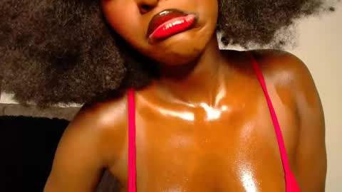 Snapshot of wet_wife_material chatting on 4, 2, 2025 Macey online show from 4, 2, 2025