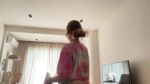 Snapshot of whoisalisa chatting on 19, 5, 2026 Alisa online show from 19, 5, 2026