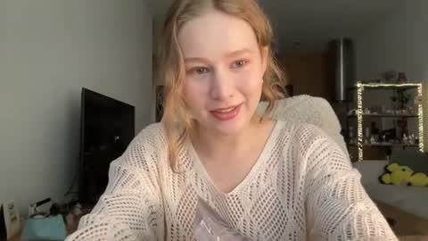 Snapshot of whoisalisa chatting on 13, 6, 2026 Alisa online show from 13, 6, 2026