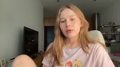 Snapshot of whoisalisa chatting on 4, 7, 2026 Alisa online show from 4, 7, 2026