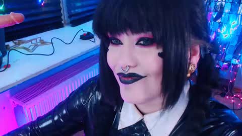 Laura  online show from 4, 2, 2025