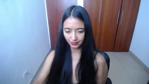 Ilauren online show from 7, 1, 2025