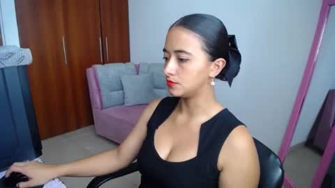 Ilauren online show from 27, 1, 2025