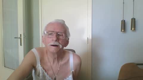 willem77779 online show from 22, 4, 2026