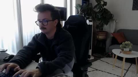 Snapshot of winnydepooh chatting on 12, 4, 2026 cream36 online show from 12, 4, 2026