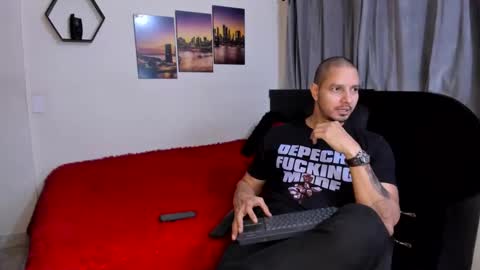 Snapshot of wncmodels chatting on 6, 4, 2026 Magnus Dark independent model online show from 6, 4, 2026