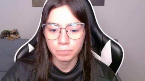 Snapshot of wolfs_daughter chatting on 16, 7, 2026 Alex online show from 16, 7, 2026