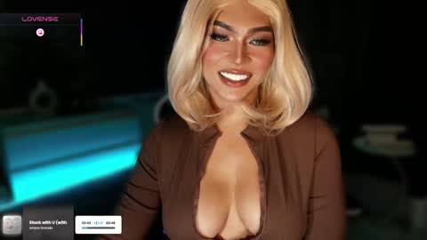 Snapshot of womanofyourdesire_ts chatting on 24, 10, 2025 Julia online show from 24, 10, 2025