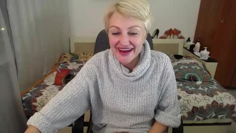 Snapshot of women_pleasures chatting on 6, 2, 2025 women_pleasures online show from 6, 2, 2025