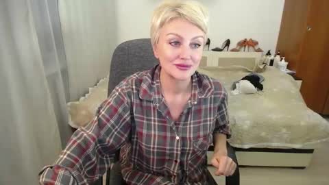 Snapshot of women_pleasures chatting on 7, 2, 2025 women_pleasures online show from 7, 2, 2025