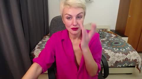 Snapshot of women_pleasures chatting on 18, 9, 2025 women_pleasures online show from 18, 9, 2025