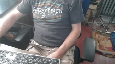 Snapshot of woodworker6473 chatting on 4, 6, 2026 woodworker6473 online show from 4, 6, 2026
