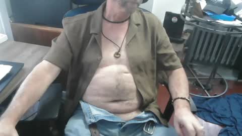 Snapshot of woodworker6473 chatting on 25, 6, 2026 woodworker6473 online show from 25, 6, 2026