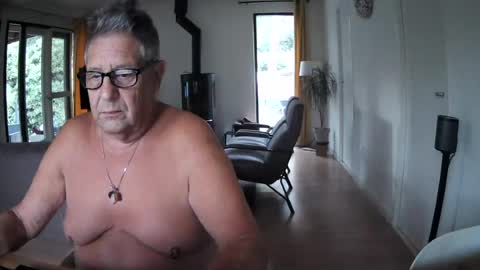 Snapshot of woodwurm chatting on 1, 7, 2026 woodwurm and Snoeske online show from 1, 7, 2026
