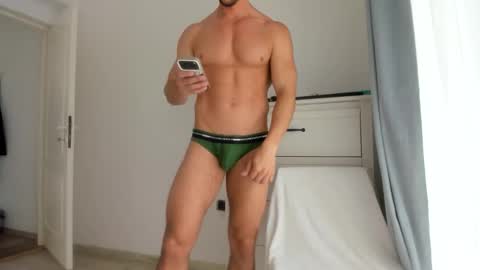 Snapshot of woolfiie chatting on 19, 5, 2026 Wolfie online show from 19, 5, 2026