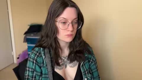 Lucina online show from 3, 2, 2025