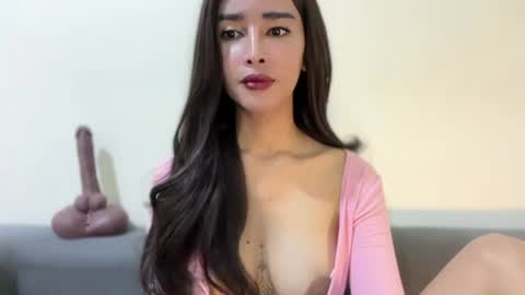 Snapshot of worthy_bigcock_bigcum chatting on 5, 7, 2026 Lily online show from 5, 7, 2026