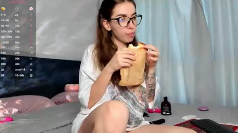 Hey Im Lina See you 12am - 6am GMT  3 online show from 3, 2, 2026