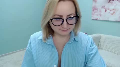 Snapshot of wow_co chatting on 7, 3, 2025 wow_co online show from 7, 3, 2025