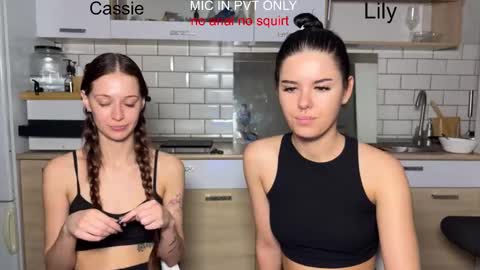 wiwi clap clap cat baby girl online show from 11, 1, 2026