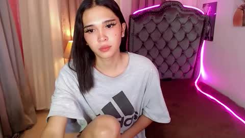 Snapshot of xairah_doux chatting on 12, 10, 2025 xairah_doux online show from 12, 10, 2025