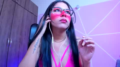 Snapshot of xallysonx_ chatting on 17, 12, 2025 XALLYSONX online show from 17, 12, 2025