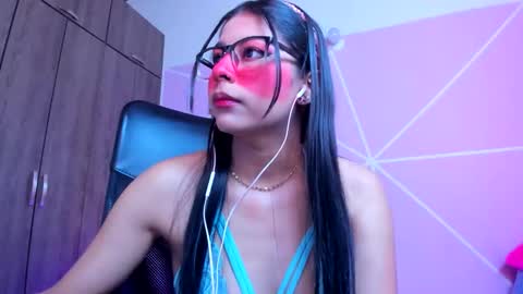 Snapshot of xallysonx_ chatting on 21, 12, 2025 XALLYSONX online show from 21, 12, 2025