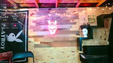 Snapshot of xcaitieragex chatting on 28, 10, 2025 Caitie Rage online show from 28, 10, 2025