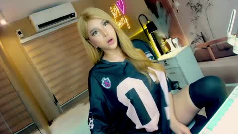 Snapshot of xhey_honeyx chatting on 8, 6, 2026 hey honey online show from 8, 6, 2026