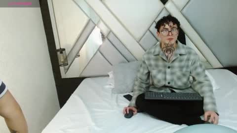 Snapshot of xhotdesire_fx chatting on 4, 3, 2025 Marco and Veronica online show from 4, 3, 2025