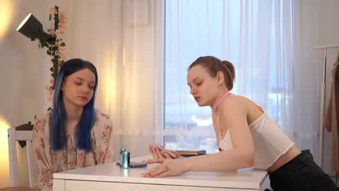 Snapshot of xiaobrunscheen chatting on 8, 11, 2025 Luna and Lina online show from 8, 11, 2025