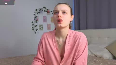 Snapshot of xiaobrunscheen chatting on 29, 11, 2025 Luna and Lina online show from 29, 11, 2025