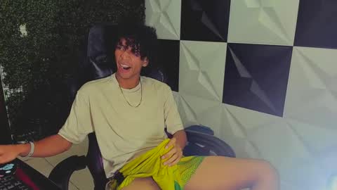 Snapshot of xion_ez chatting on 3, 10, 2025 xion_ez online show from 3, 10, 2025